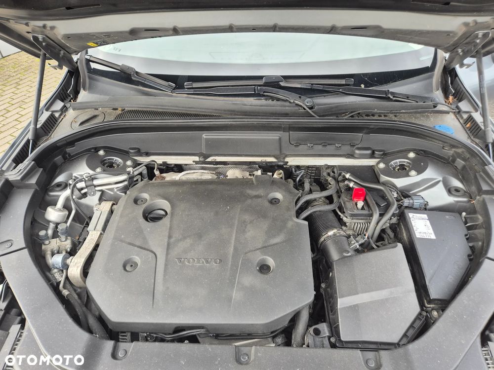 Volvo XC 60 B4 D AWD Geartronic Momentum Pro - 39