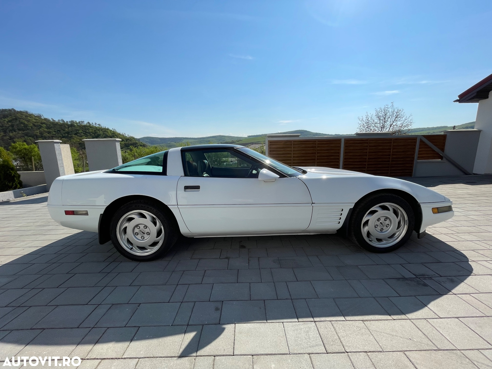 Chevrolet Corvette - 4