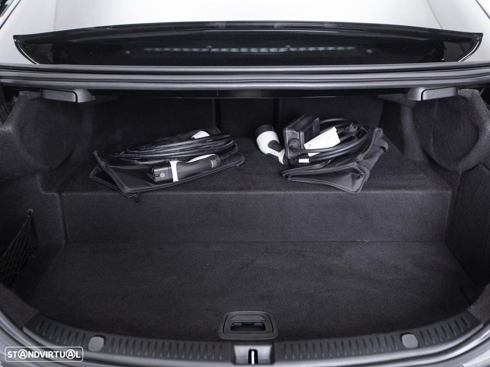 Mercedes-Benz E 300 de 4Matic 9G-TRONIC AMG Line — fotografia 12