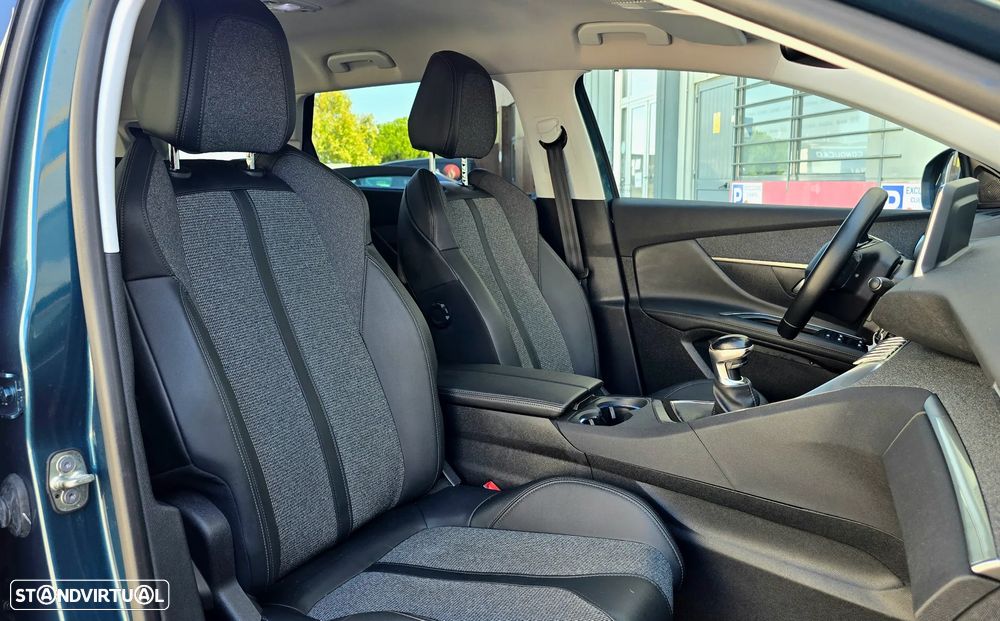 Peugeot 5008 PureTech 130 Allure — fotografia 31