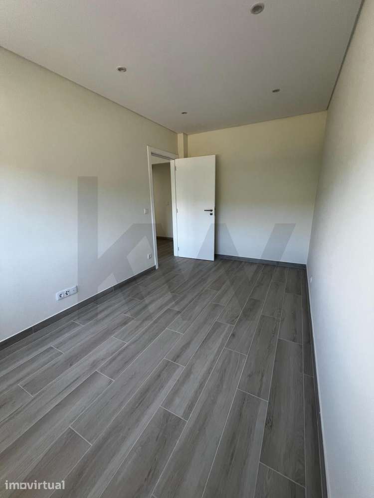 T2 RENOVADO COM GRANDE LOGRADOURO | BARCARENA | OEIRAS - Grande imagem: 5/19