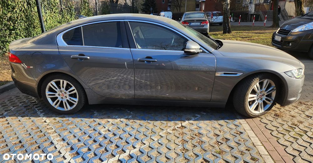 Jaguar XE E-Performance Prestige - 4