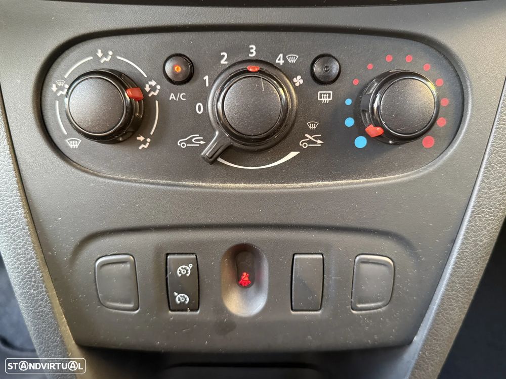 Dacia Sandero Stepway SCe 75 Essential - 28