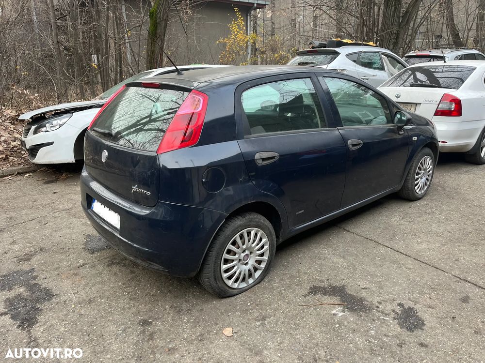 Dezmembrez Fiat Punto 2007 benzina albastru 4 usi - 4