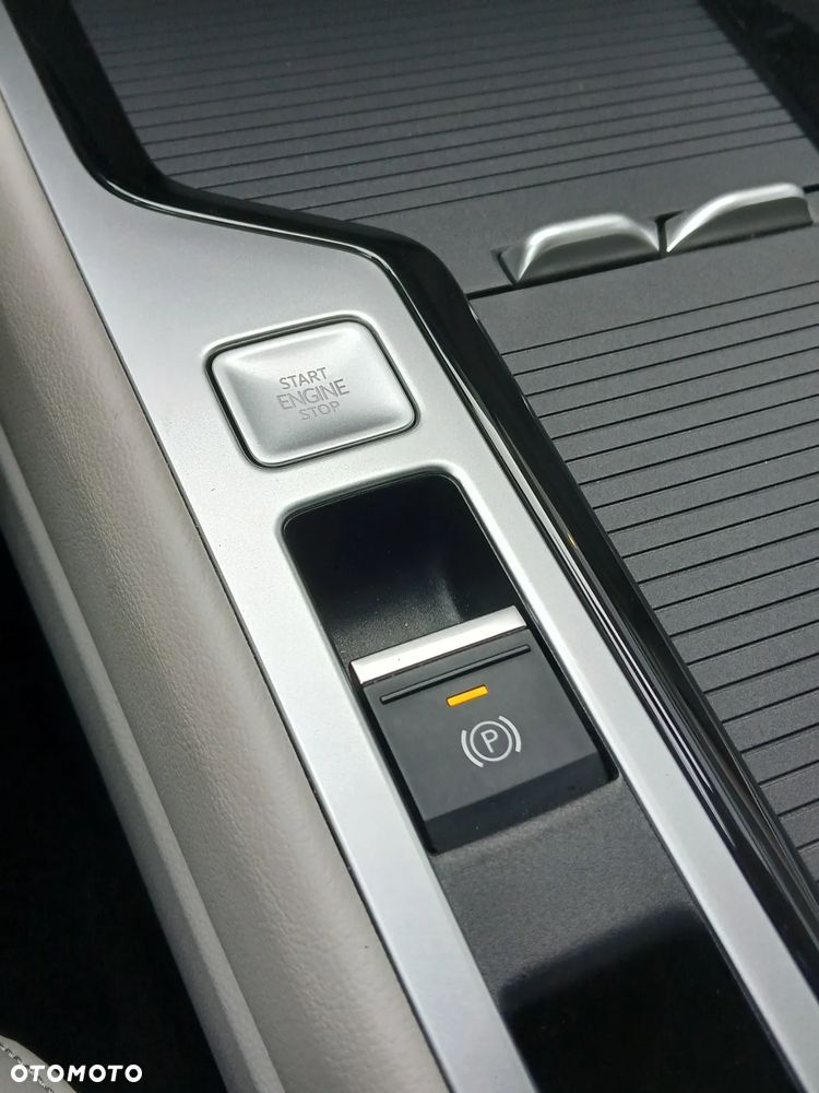 Volkswagen Passat Variant 2.0 TDI SCR Elegance DSG - 15