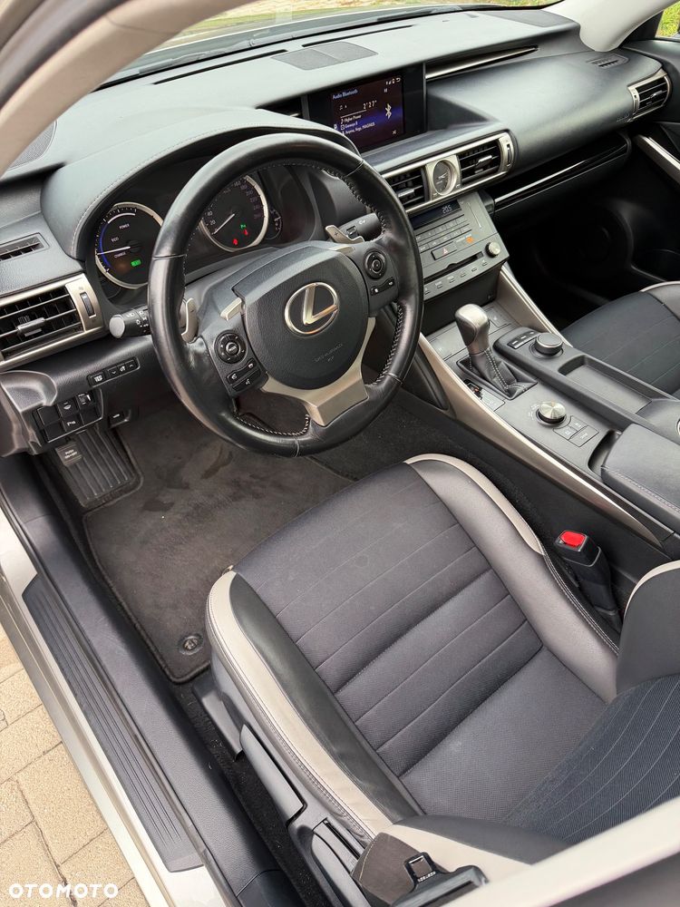 Lexus IS - 12