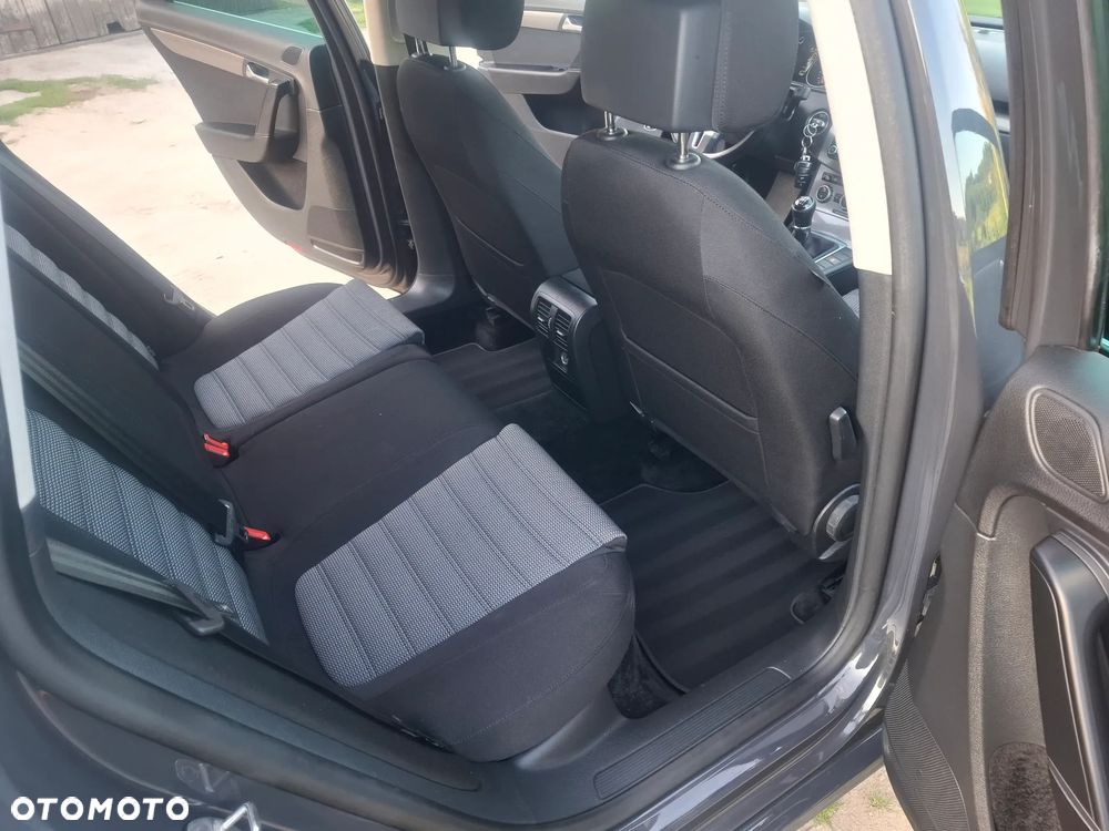 Volkswagen Passat 2.0 TDI BlueMotion Technology Highline - 31