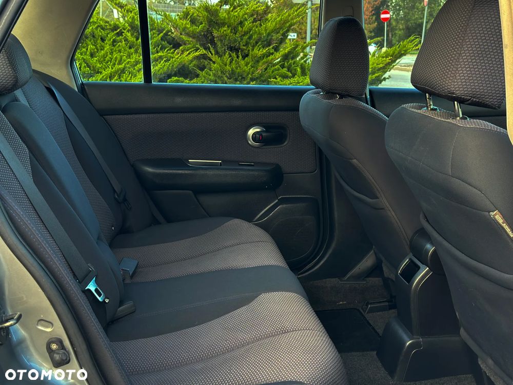 Nissan Tiida 1.6 Tekna - 8