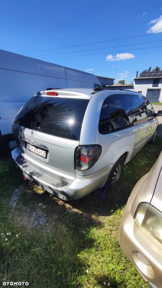 Chrysler Town & Country - 6