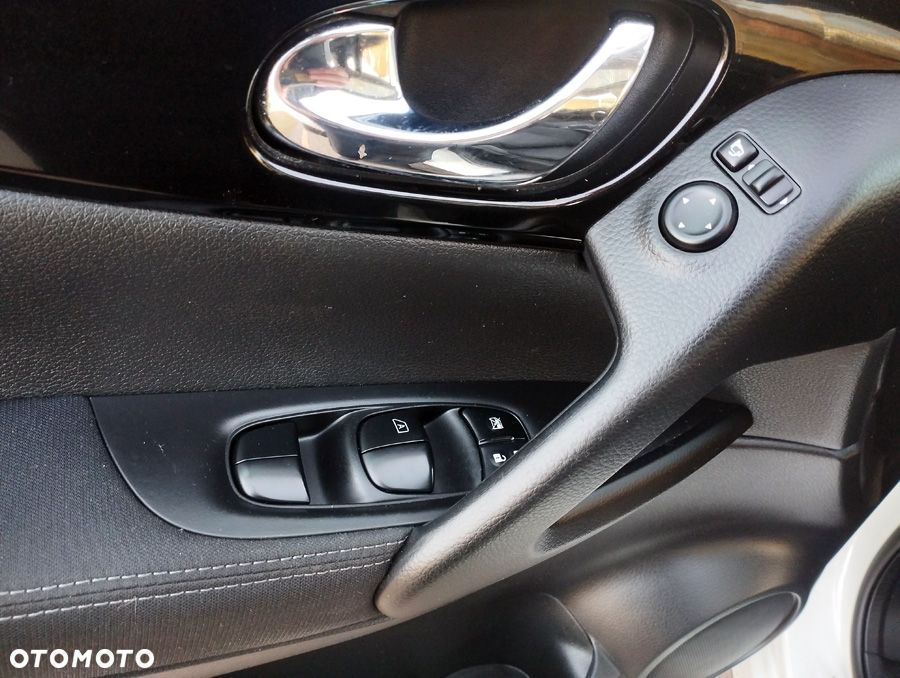 Nissan Qashqai 1.6 DIG-T N-Connecta - 9