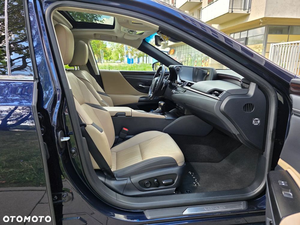 Lexus ES 300h Prestige - 34