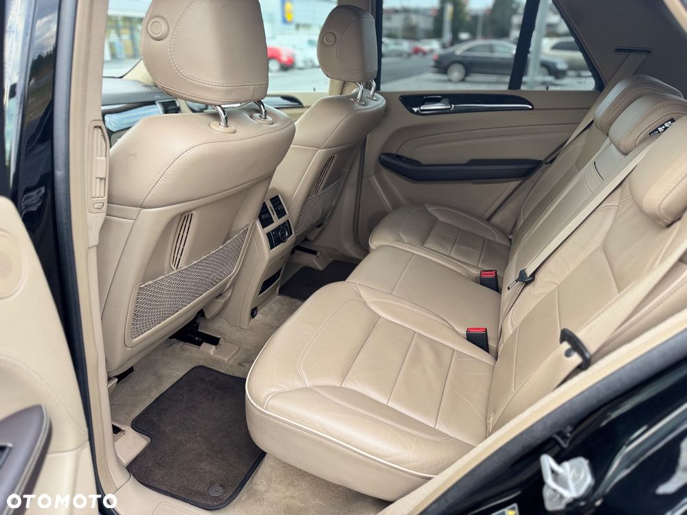 Mercedes-Benz ML 350 BlueTec 4-Matic - 23