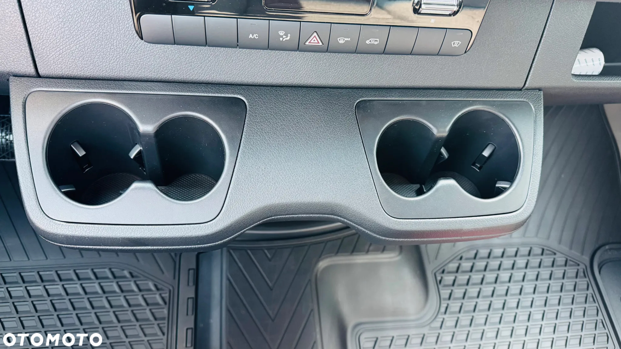 Mercedes-Benz Sprinter - 29
