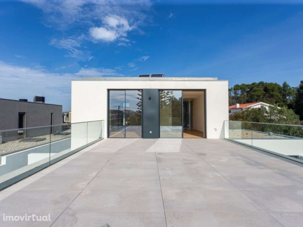 Moradia T4+1 com piscina - Praia Lavadores - Pronta Habitar - Grande imagem: 2/29