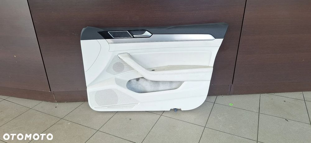 Volkswagen Passat B8 Tapicerka Boczek Drzwi Przód Prawy - 1