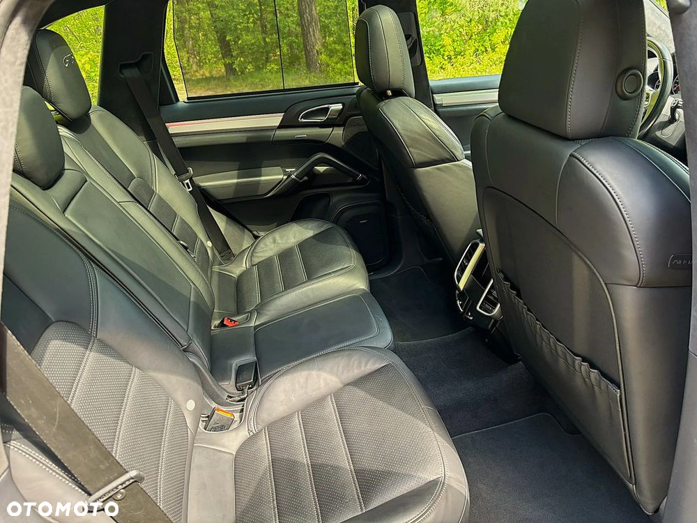 Porsche Cayenne GTS - 12