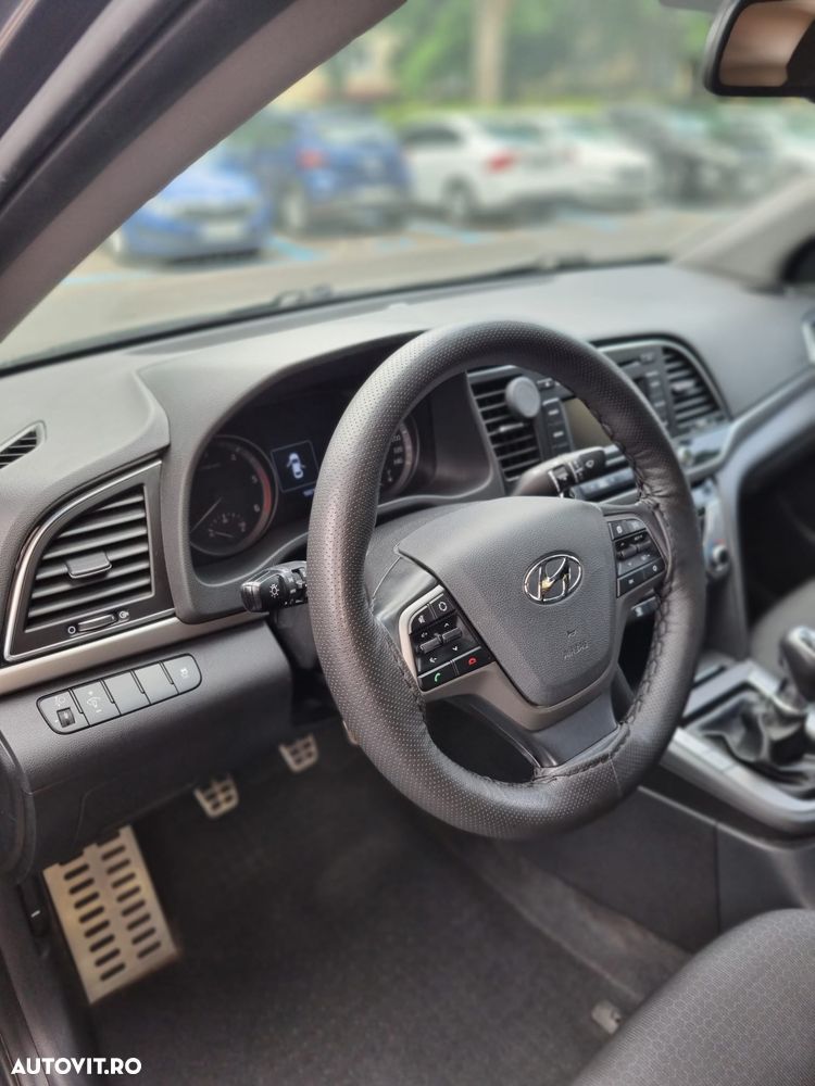 Hyundai Elantra 1.6 CRDI Highway - 15