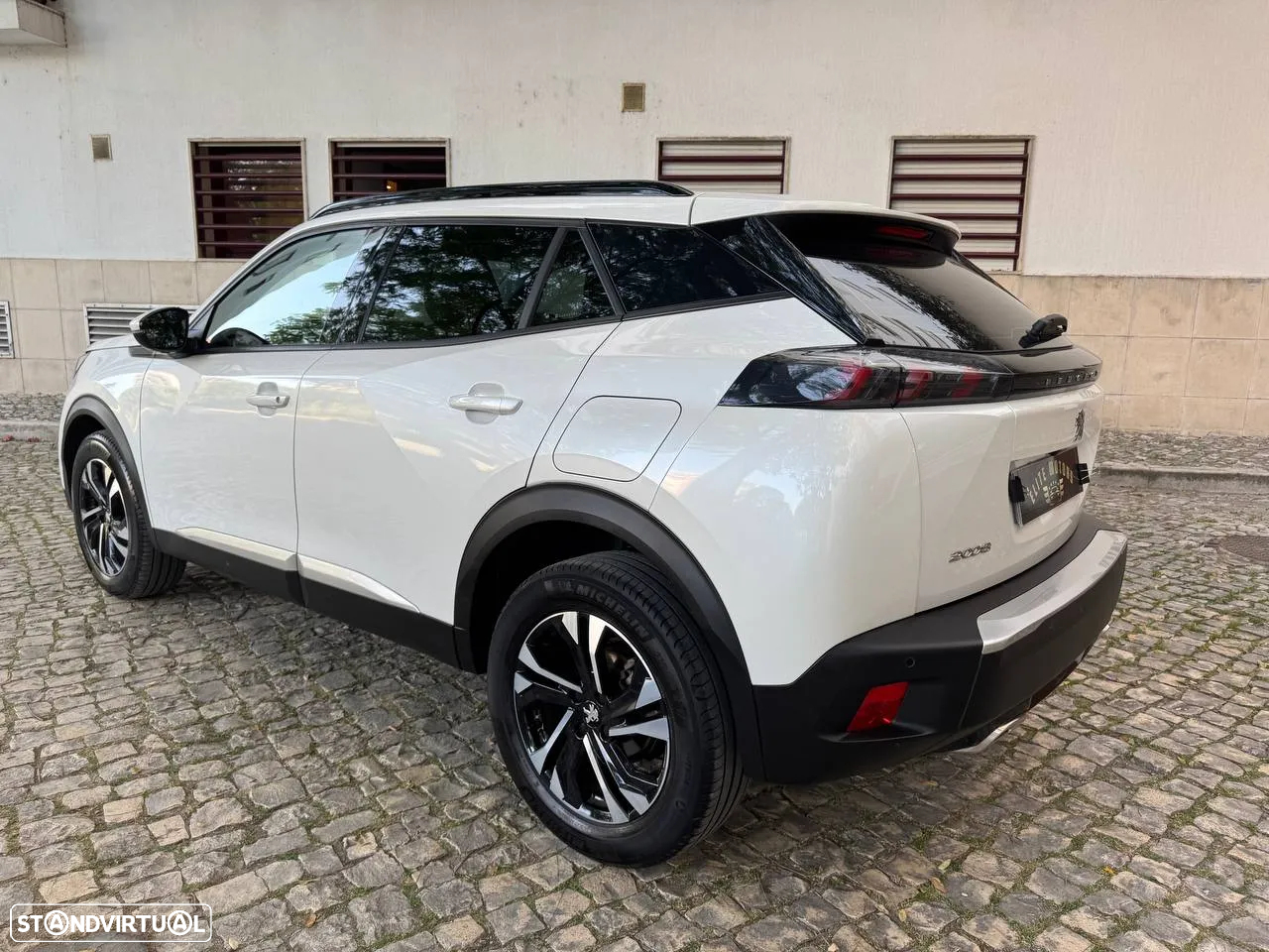 Peugeot 2008 1.2 PureTech Allure - 4