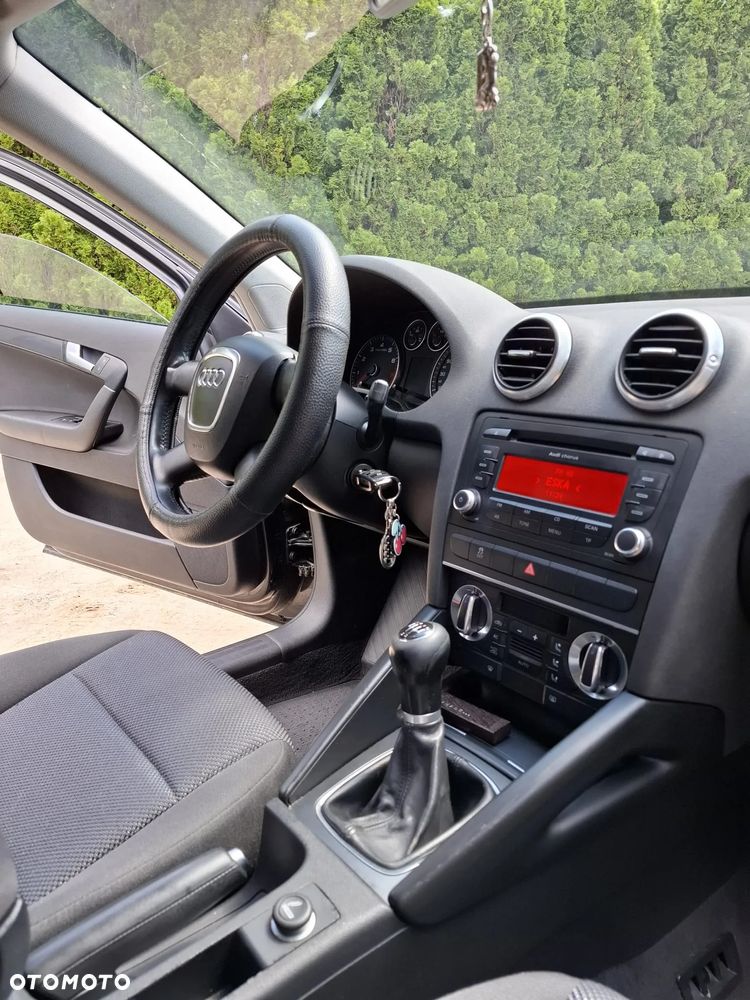 Audi A3 Sportback 1.6 Ambiente - 13