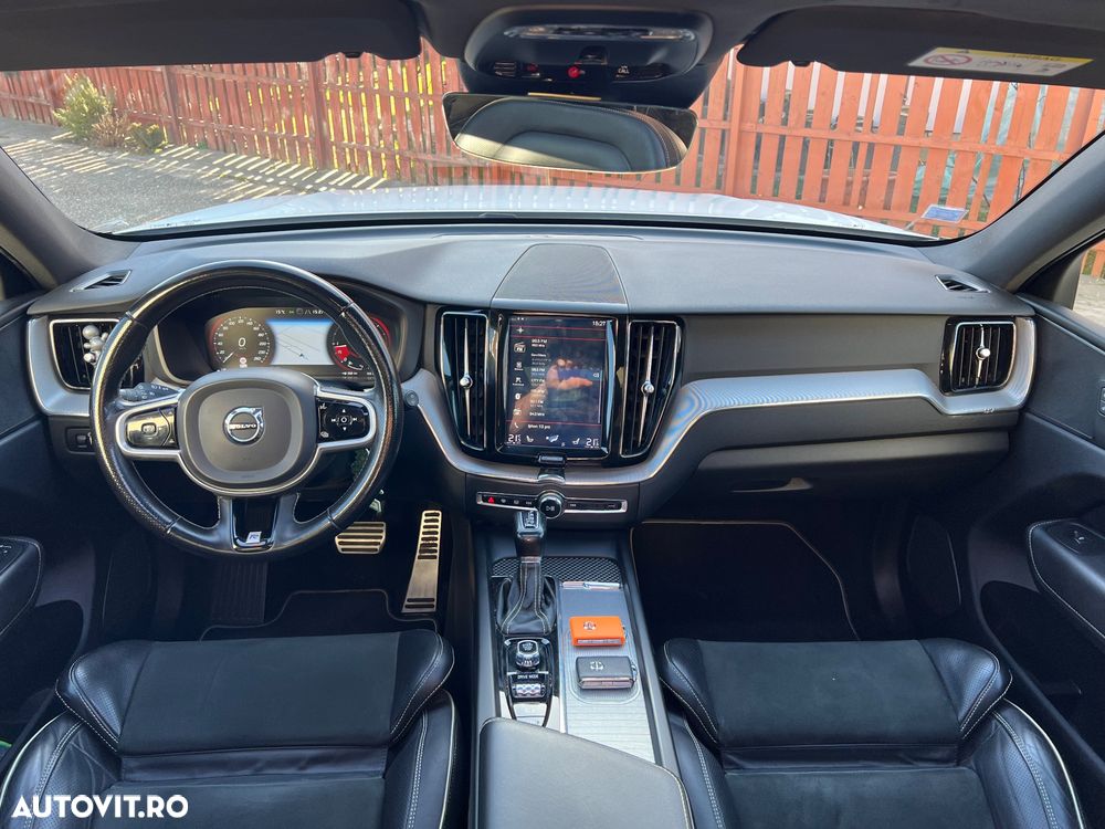 Volvo XC 60 D5 AWD Geartronic RDesign - 11