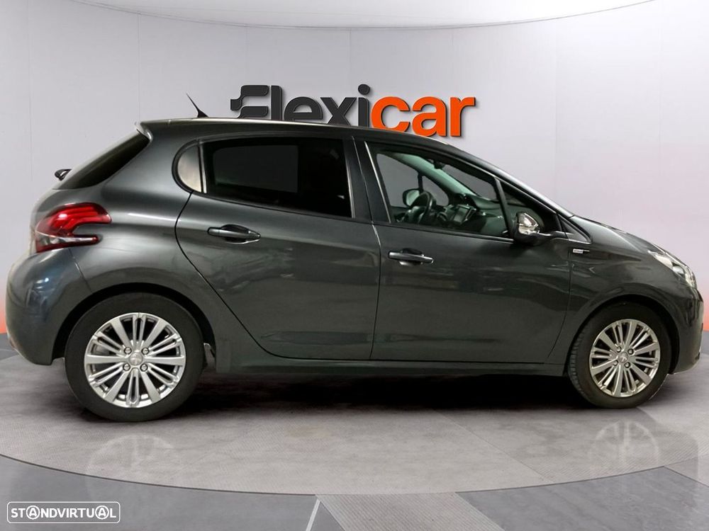 Peugeot 208 - 6