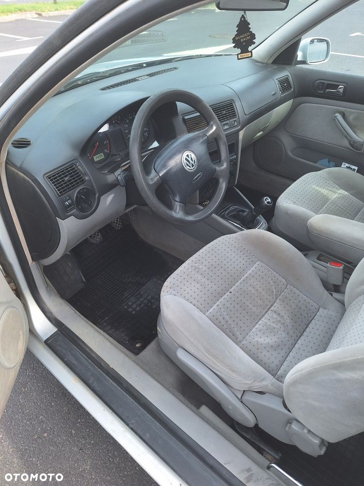 Volkswagen Golf - 6