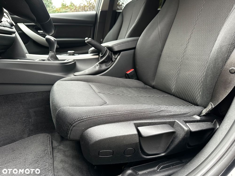 BMW Seria 3 320d - 25