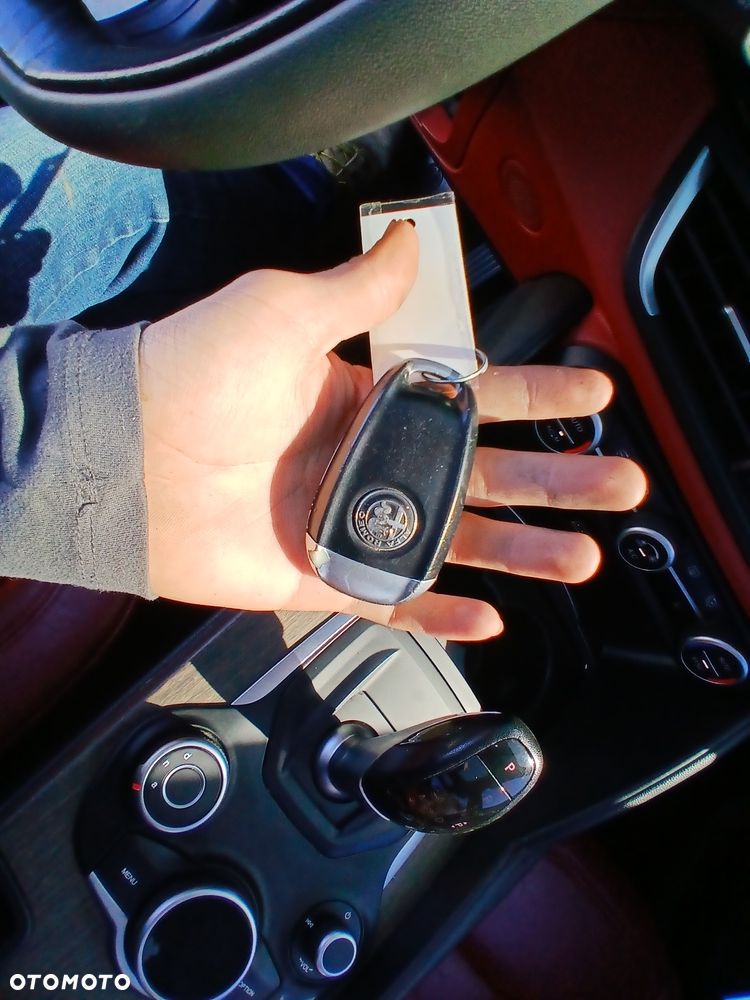 Alfa Romeo Giulia 2.0 Turbo 16V AT8 Veloce - 22