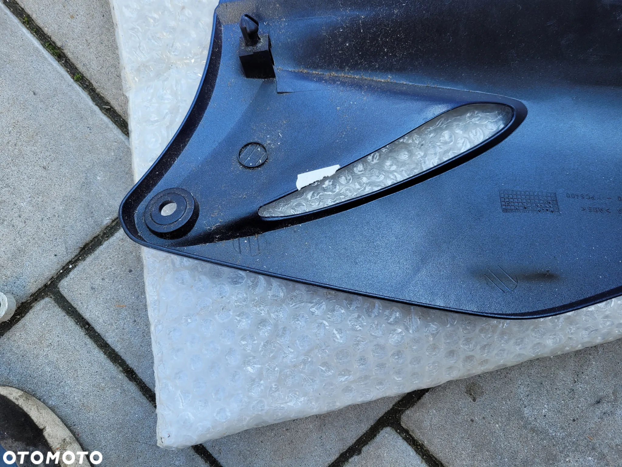 Owiewka, osłona prawa, bok, boczek prawy Honda XL 125 XL125 Varadero 125 - 15