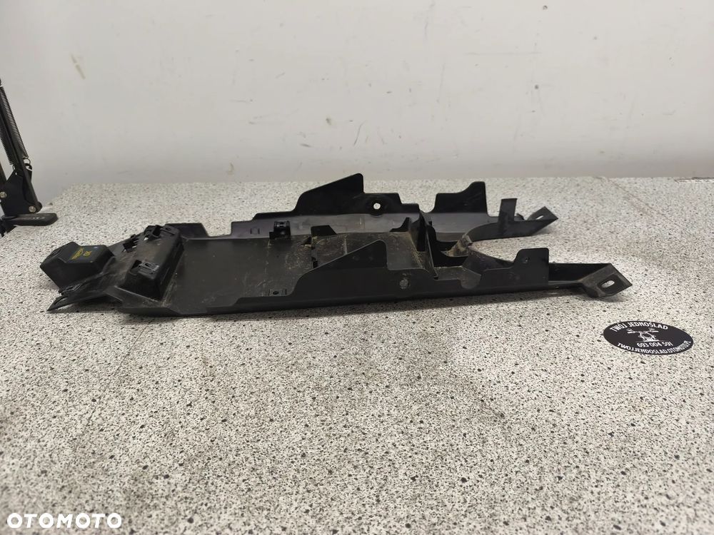 Nadkole, wypełnienie zadupka Triumph Trident 660 2022 - 6