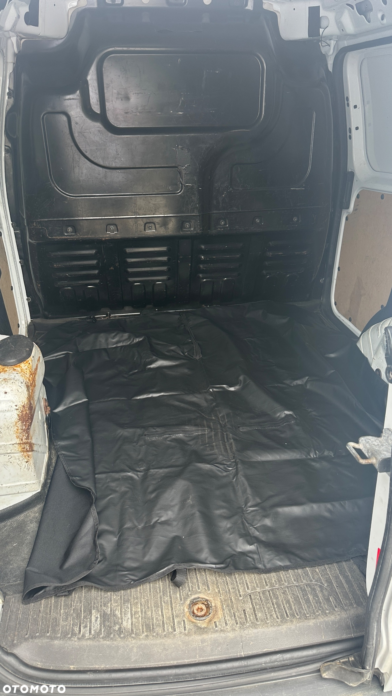 Ford Transit Courier - 8
