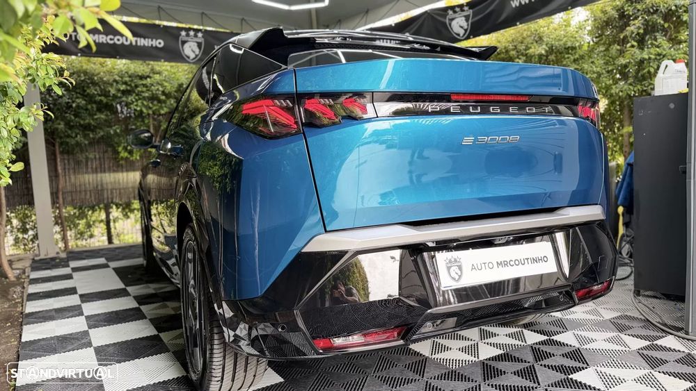 Peugeot E-3008 GT - 11