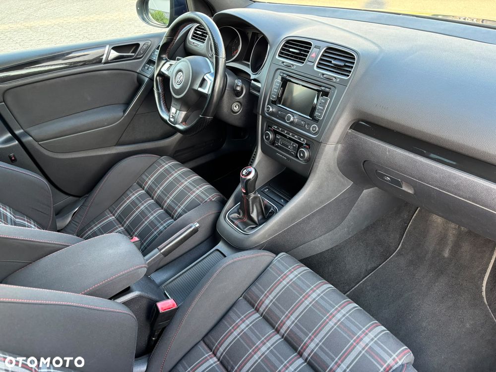 Volkswagen Golf 2.0 TSI GTI - 12