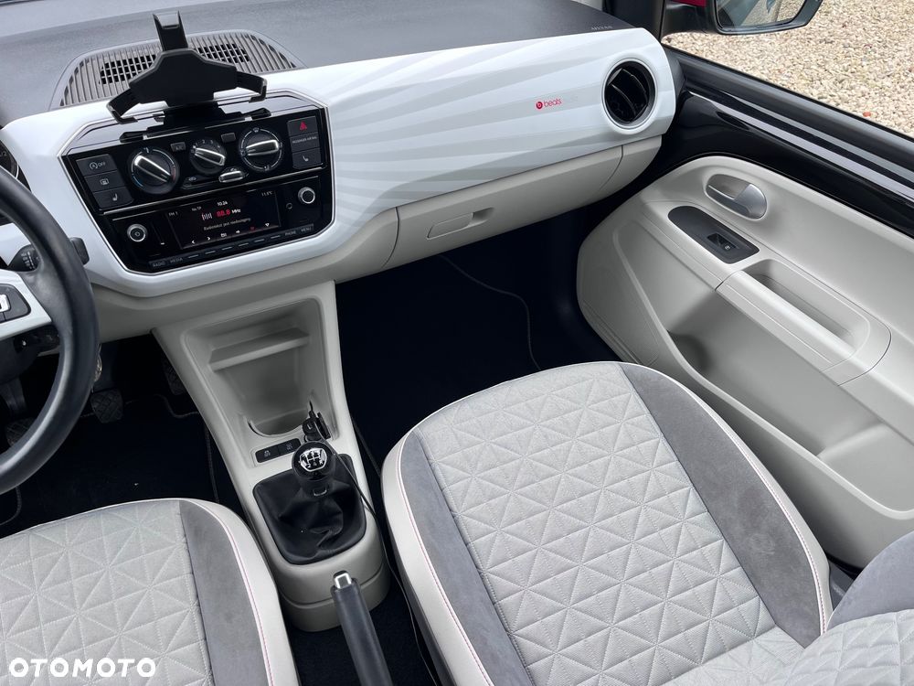 Volkswagen up! 1.0 beats - 26