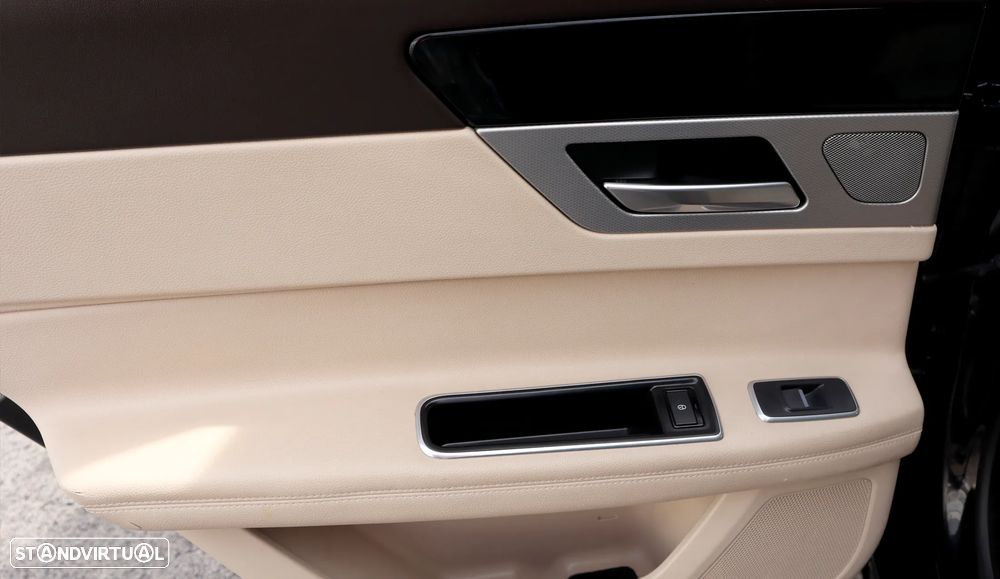Jaguar XF E-Performance Prestige - 27