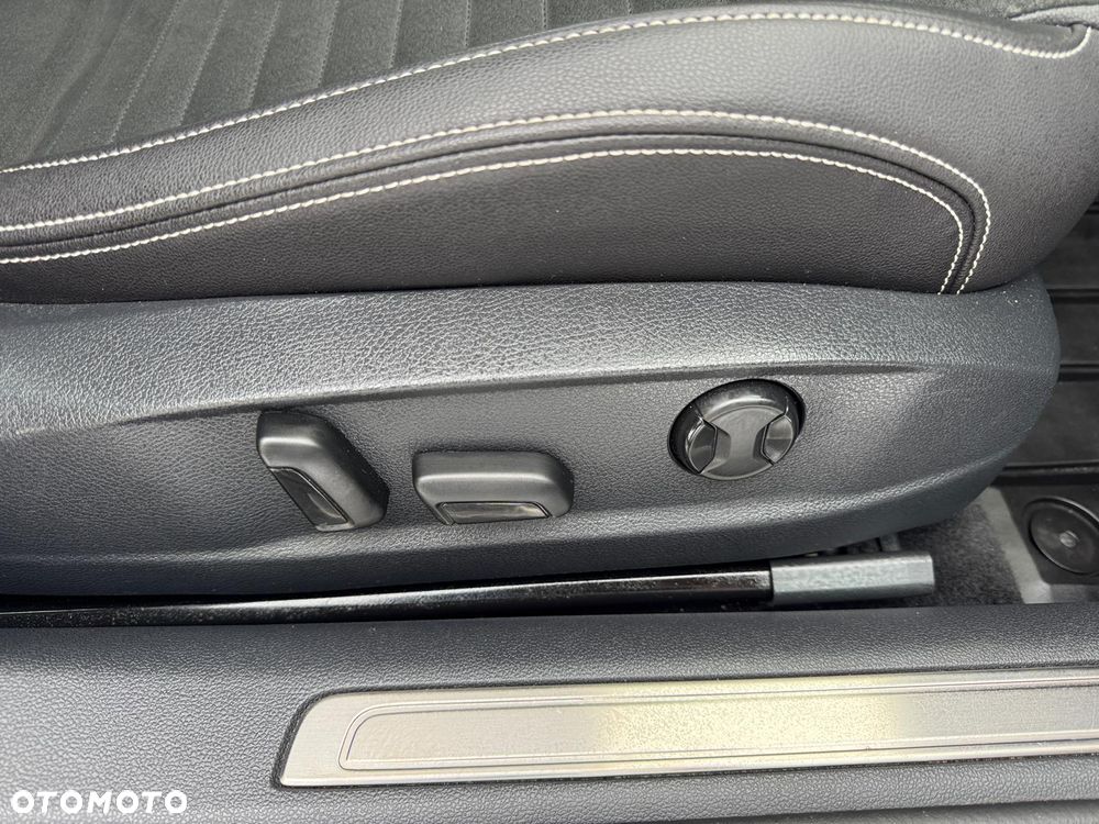Volkswagen Passat Variant 2.0 TDI EVO Elegance DSG - 19