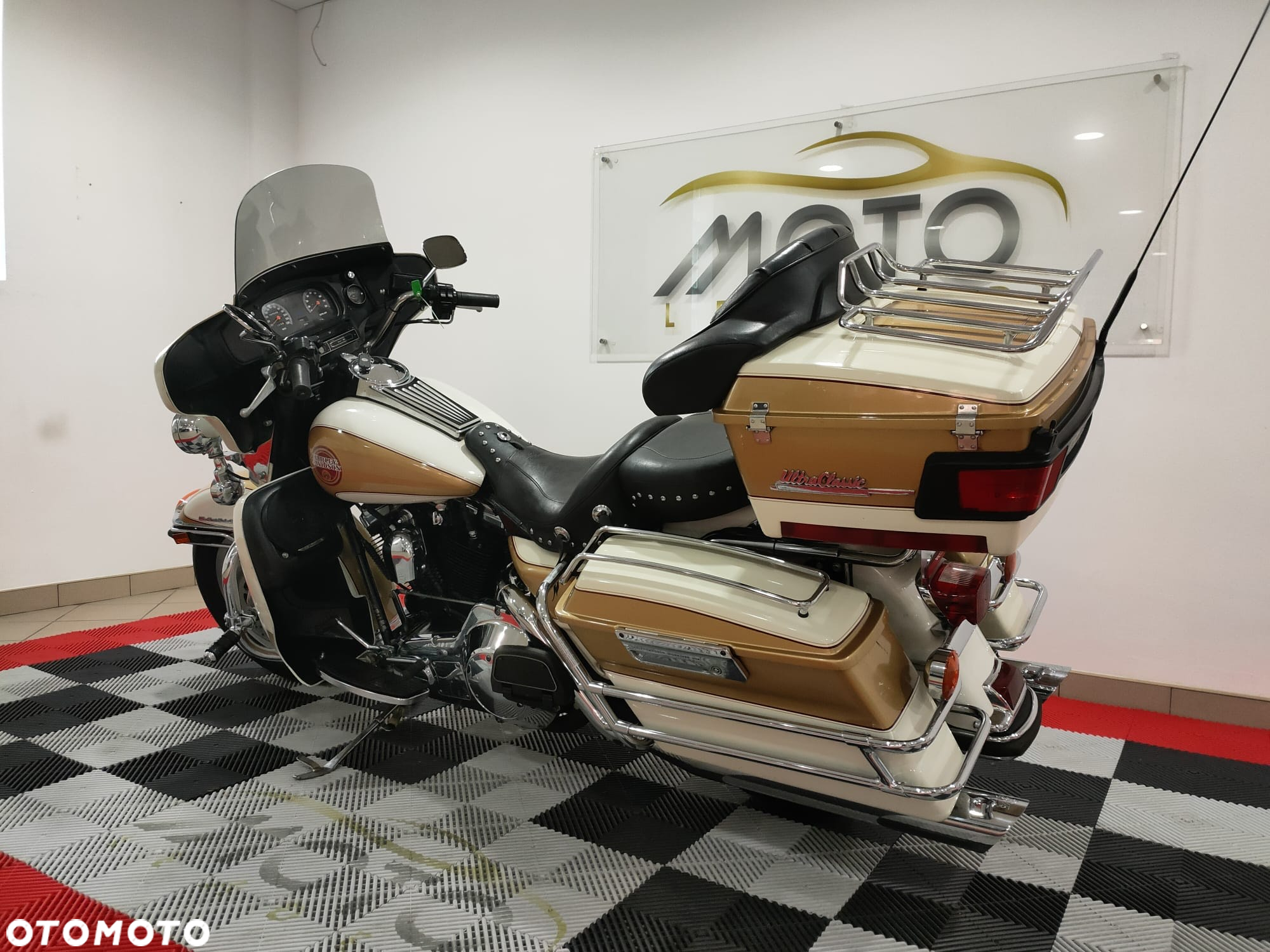 Harley-Davidson FLHTCU Ultra - 8