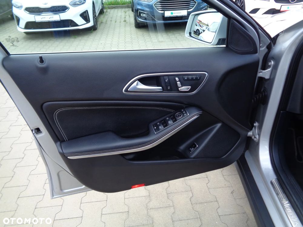 Mercedes-Benz GLA 180 7G-DCT Activity Edition - 27