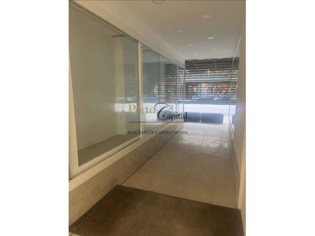 Loja com 500 m² | Rua Júlio Dinis | Junto à Rotunda da Boavista | P... - Grande imagem: 3/25