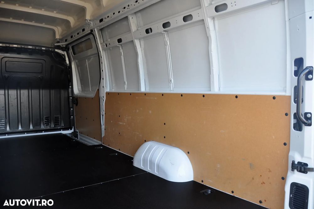 Renault Master L4H3 Van - 10