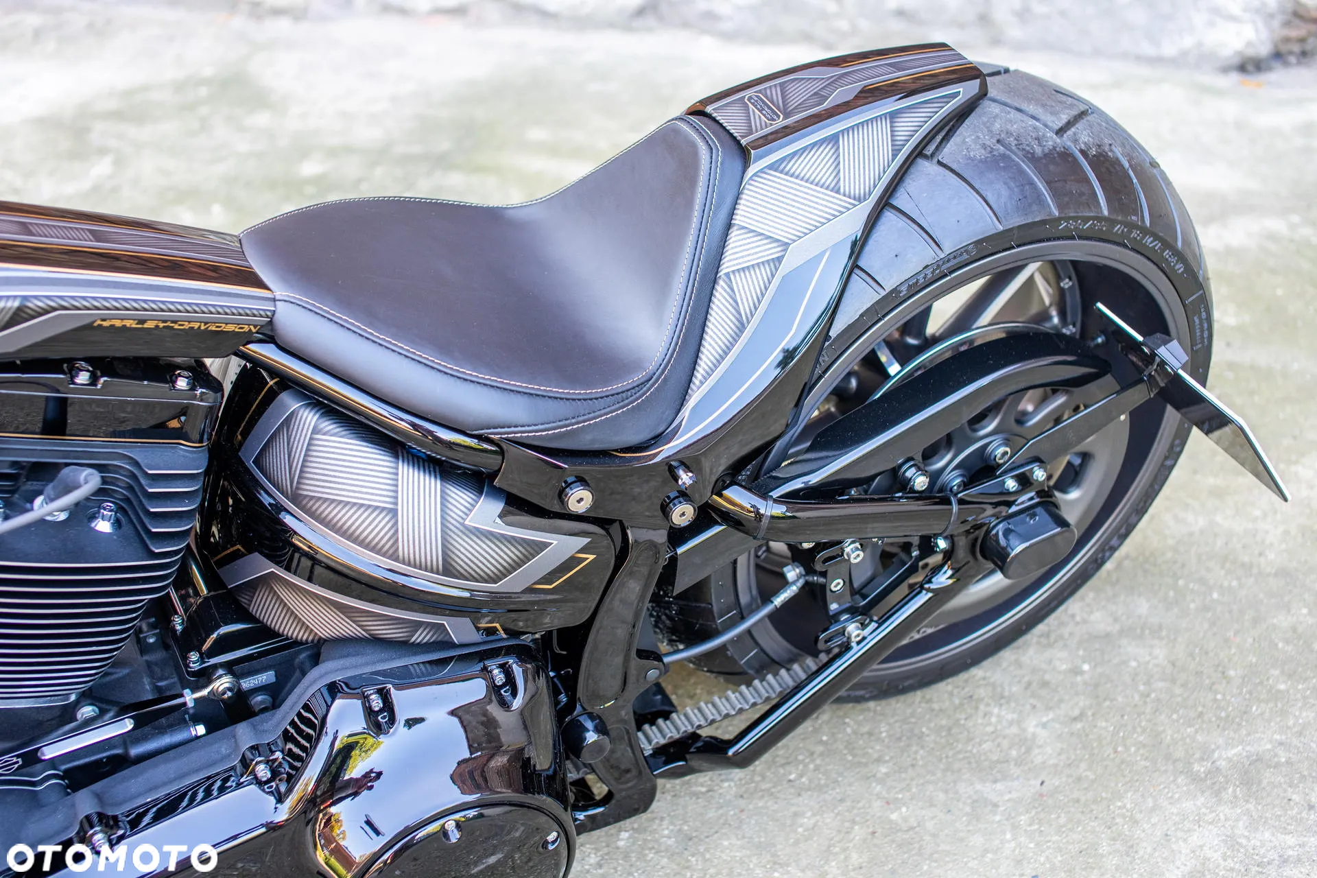 Harley-Davidson Softail Breakout - 17