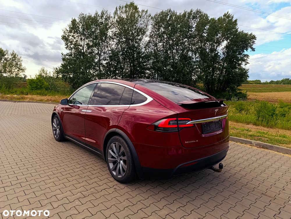 Tesla Model X - 25