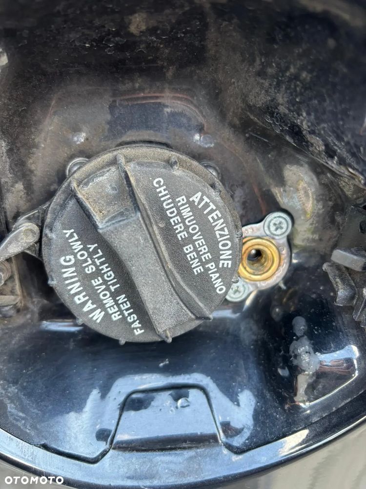 Kia Sportage 2.0 L - 8