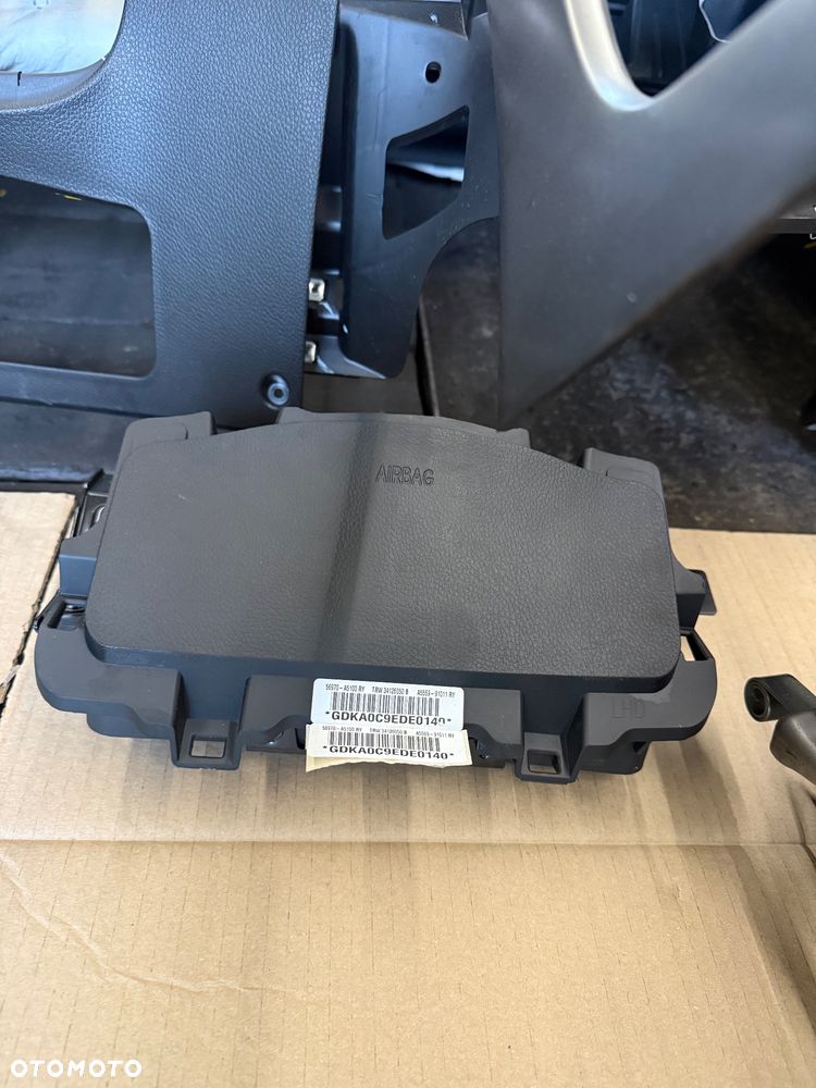 Hyundai i30 Wspomaganie elektryczne 56300A6200 - 1000 złoty  Konsola z poduszkami - 1000 złoty  Kierownica - 300 złoty  Manetki 944202K560 - 150 złoty  Stacyjka i30 - 150 złoty  Poduszki kurtyny i30 -  85010A6000 - 150 złoty  85020A6000 - 150 złoty  Dźwignia zmiany biegów 84650A6000X - 150 złoty  Panel klimatyzacji (2 sztuki) 97250-A6040GU - 150 złoty sztuka  Radio 96170 A6210GU (2sztuki) - 250 złoty sztuka  Hyundai licznik 94003 A6510 (2 sztuki) - 250 złoty  Moduł bsi:  91950-A6021 - 100 złoty  91950-A6041 - 100 złoty  Sterownik assy:  95400-A6011 - 100 złoty  95400-A6021 - 100 złoty  Sterownik silnika: 39130-2A610 - 500 złoty  Sensor poduszek:  95910A6000 - 150 złoty  95910A6300 - 150 złoty  Moduł haka D-52249 - 150 złoty  Komputer sterownik bosch:  0281016011 - 250 złoty  0281013402 (2 sztuki) - 350 złoty sztuka  0281015437 - 250 złoty  0281017213 - 200 złoty  0281014291 - 100 złoty  0281015864 - 500 złoty  0281014292 (2 sztuki) - 250 złoty sztuka  Komputer silnika:  391122B100 (4 sztuki) - 400 złoty sztuka  391122B200 (4 sztuki) - 400 złoty sztuka  391122B102 (4 sztuki) - 250 złoty sztuka  391122B140 - 800 złoty  Sterownik komputera:  391192B700 - 250 złoty  391122b125 - 200 złoty  391102BGB3 - 200 złoty - 10