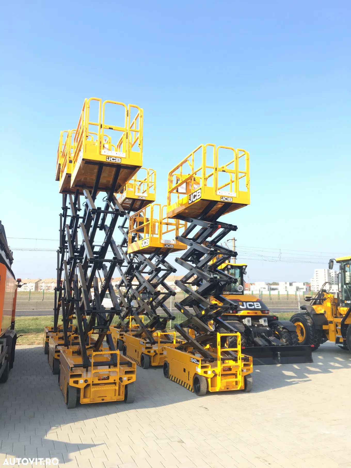 JCB S3246E - 9