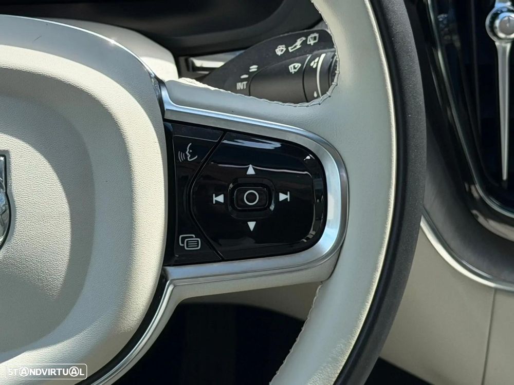 Volvo XC 60 2.0 T6 PHEV Ultimate Dark AWD - 37