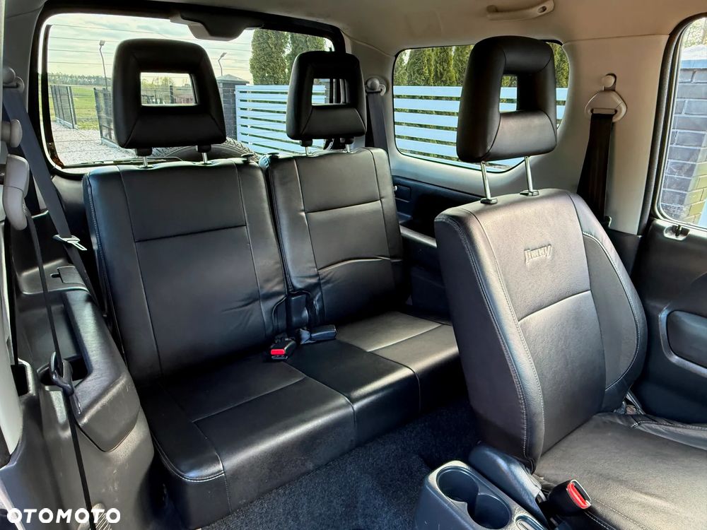 Suzuki Jimny Black&White - 12