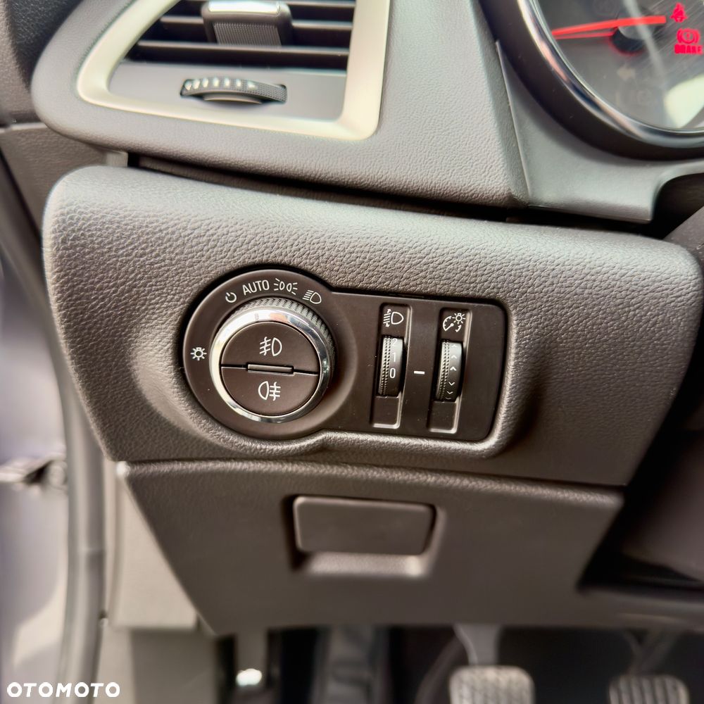 Opel Astra 1.4 Turbo Color Edition - 9