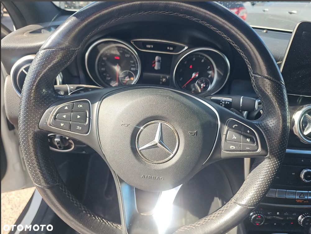 Mercedes-Benz GLA 250 4Matic 7G-DCT - 8