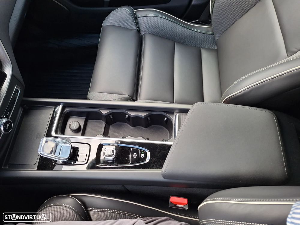 Volvo XC 60 2.0 T6 PHEV Black Edition AWD - 20